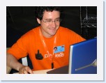 Injaki retocando la web