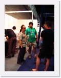 Fermín Rotaetxe (de perfil), director del programa de radio El vicio del Silicio, en los 40 Principales (años 80), Visitó nuestro museo. Rafael Martínez (de verde), director de Radio Euskadi Digital, le acompaña.