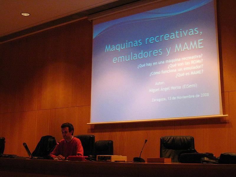 123.JPG - Charla: Máquinas recreativas, emuladores y M.A.M.E.