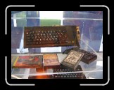Eso que asoma es un reproductor de cassette, �De la �poca?
